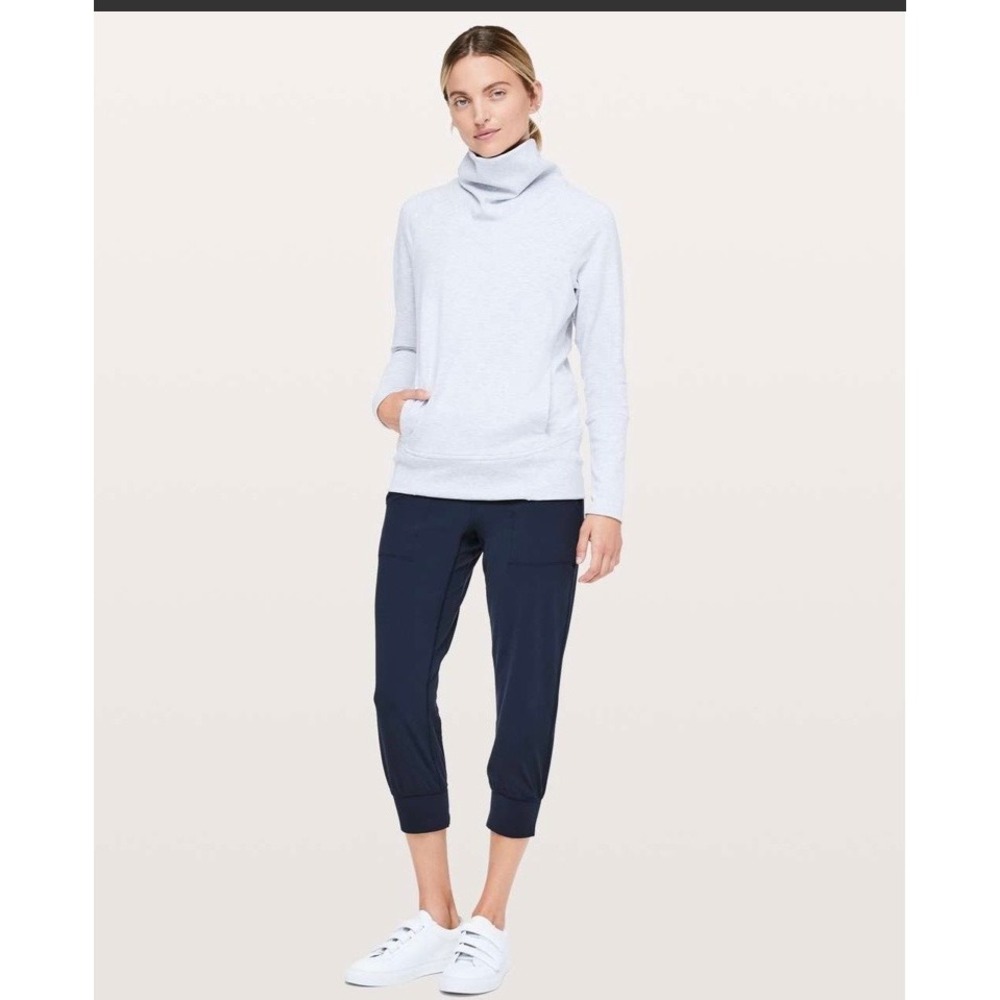 Lululemon Align Jogger Crop *23"
True Navy Sz 6 - Picture 9 of 9